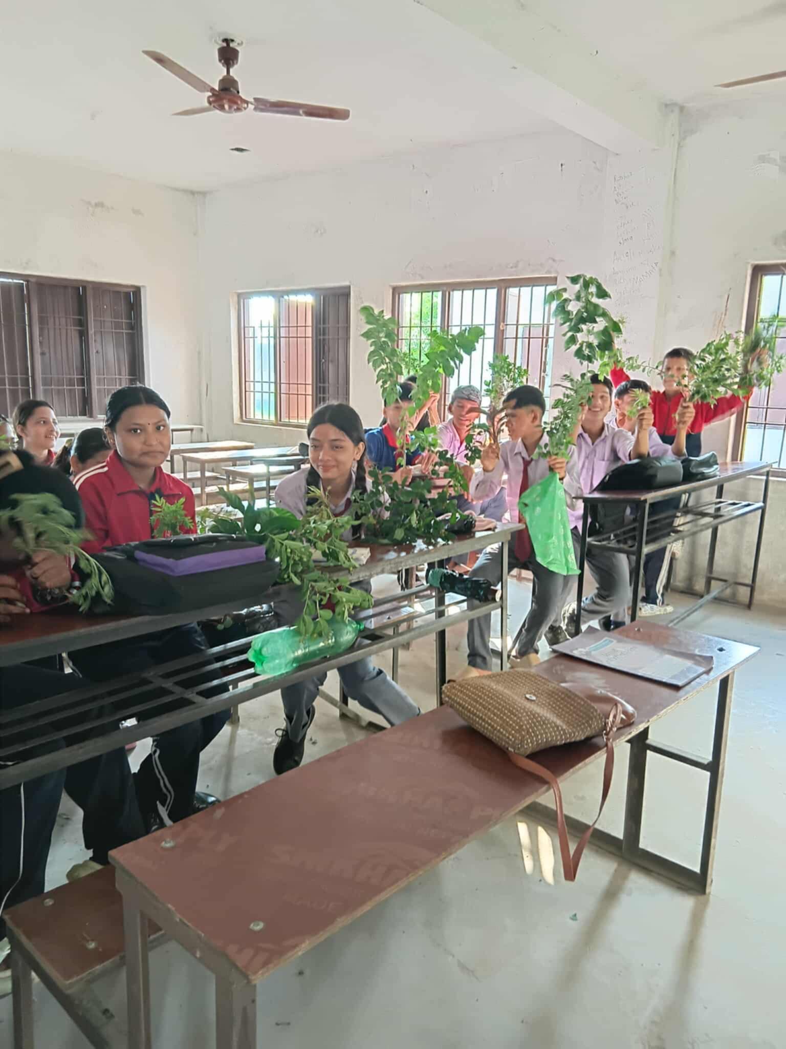 प्रिय अभिभावकज्यूहरु, बालवालिका कस्ता बनाउने भन्नेकुरा शिक्षक र अभिभावकका हातमा हुन्छ सबैले मनन गरौं ।
